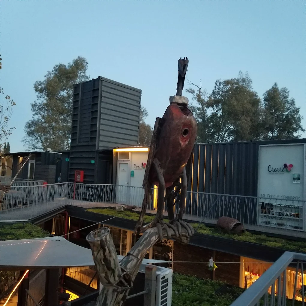 Escultura y arte en el patio